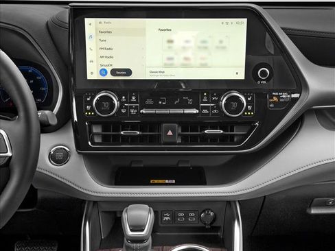 New 2025 Toyota Highlander Limited image 12