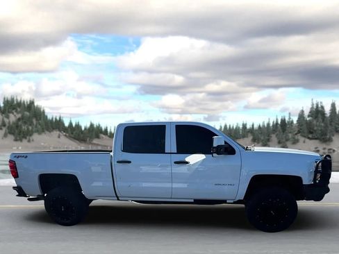 Used 2015 Chevrolet Silverado 2500 LT AWD/4WD image 2