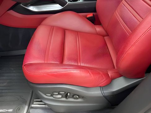 Used 2023 Porsche Cayenne Turbo S image 23