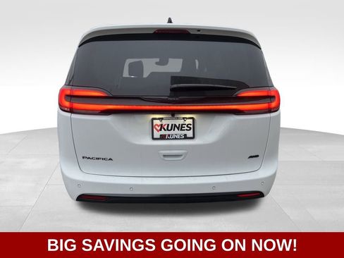 New 2026 Chrysler Pacifica Select image 8