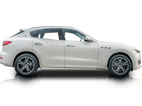 Used 2017 Maserati Levante S AWD/4WD image 2