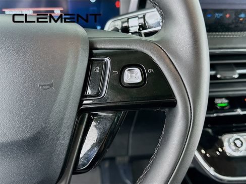 Used 2025 Lincoln Corsair AWD image 17