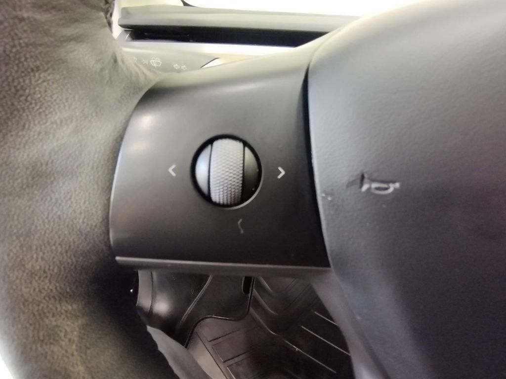 Used 2024 Tesla Model Y Long Range AWD/4WD image 25