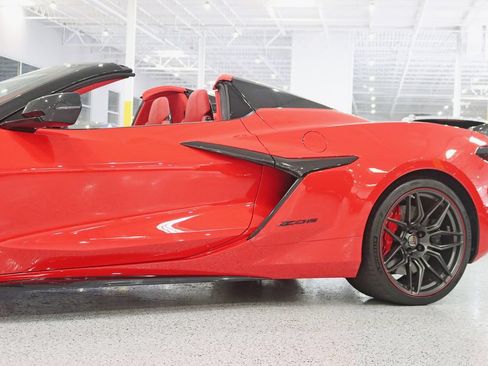 Used 2023 Chevrolet Corvette Z06 RWD image 5