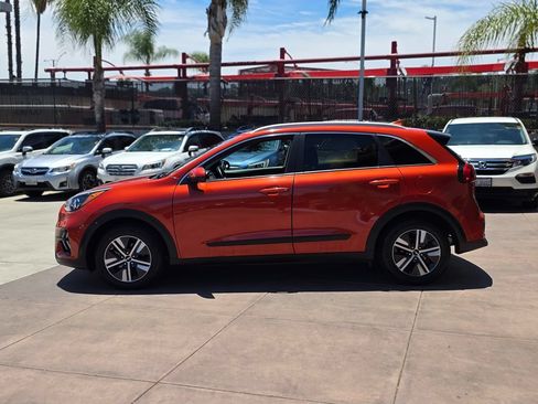 Used 2022 Kia Niro LXS FWD image 6