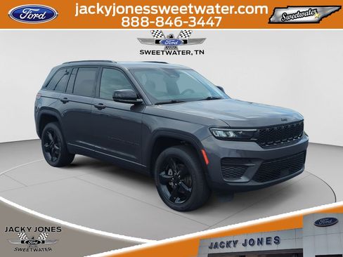 Used 2023 Jeep Grand Cherokee Altitude AWD/4WD image 7