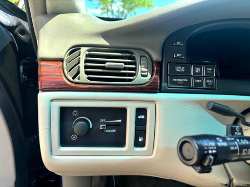 Used 1999 Cadillac De Ville Sedan w/ Comfort/Convenience Pkg image 15