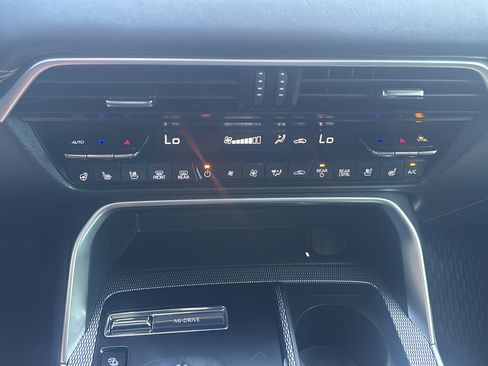 Used 2024 MAZDA CX-90 Plug-In Hybrid w/ Premium Plus AWD/4WD image 28