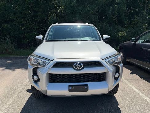 Used 2014 Toyota 4Runner SR5 AWD/4WD image 2