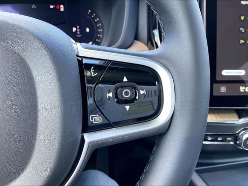 New 2026 Volvo XC60 B5 Plus w/ Protection Package Premier AWD/4WD image 18