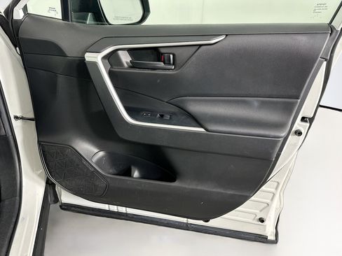 Used 2022 Toyota RAV4 LE image 30