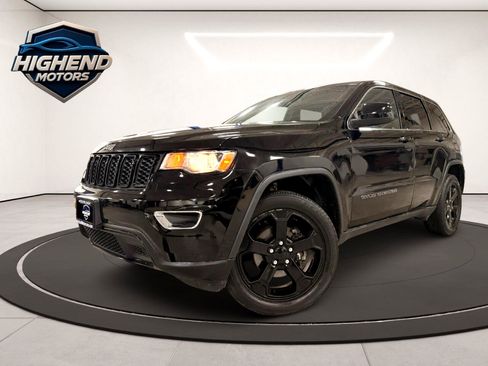 Used 2019 Jeep Grand Cherokee Laredo image 2