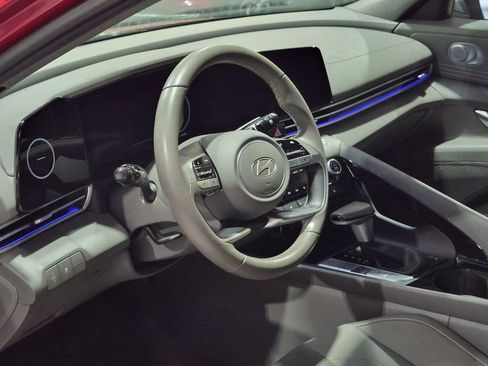 Used 2025 Hyundai Elantra SEL FWD image 14