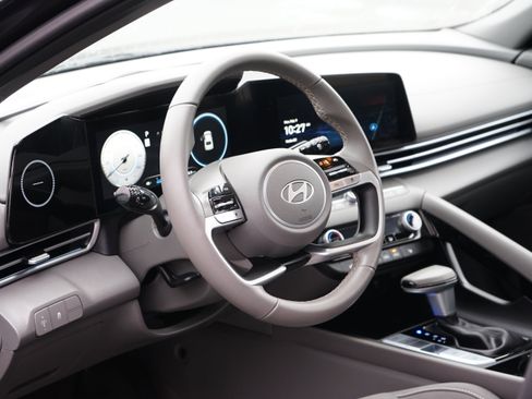 Used 2025 Hyundai Elantra SEL image 13