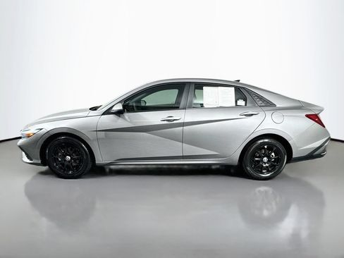 Used 2024 Hyundai Elantra SE FWD image 8