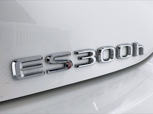 Used 2025 Lexus ES 300h w/ Premium Package image 7