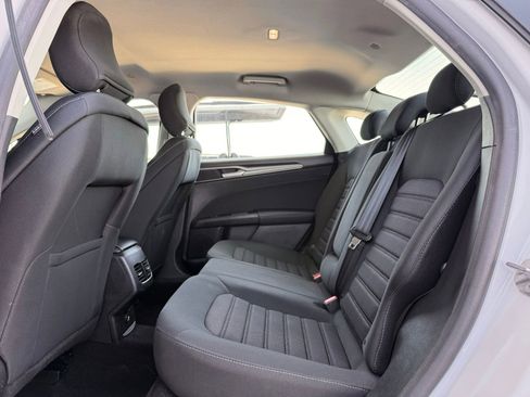 Used 2019 Ford Fusion SE FWD image 14