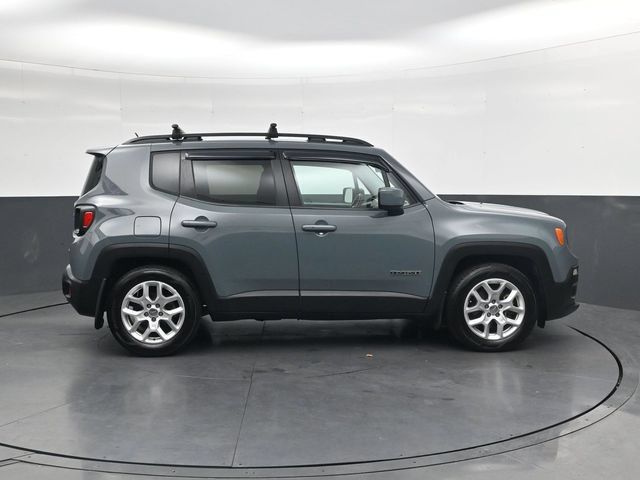 Used 2016 Jeep Renegade Latitude FWD image 3