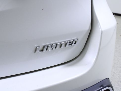 Used 2017 Toyota Highlander Limited image 10