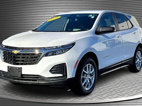 Used 2023 Chevrolet Equinox LS w/ LS Convenience Package image 3