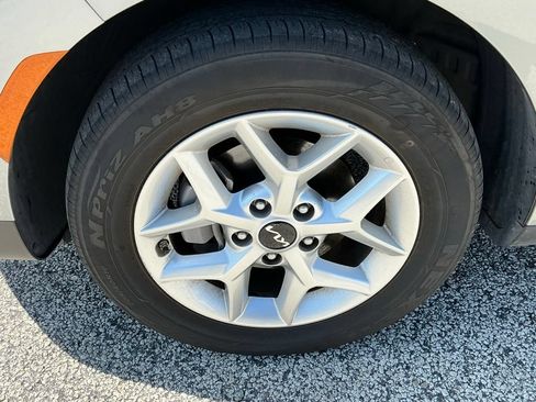 Used 2025 Kia Soul LX w/ LX Technology Package FWD image 25
