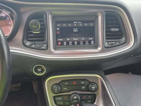 Used 2019 Dodge Challenger SXT image 7