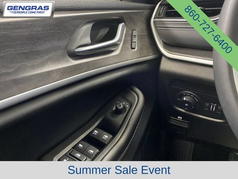 Used 2023 Jeep Grand Cherokee L Limited AWD/4WD image 24