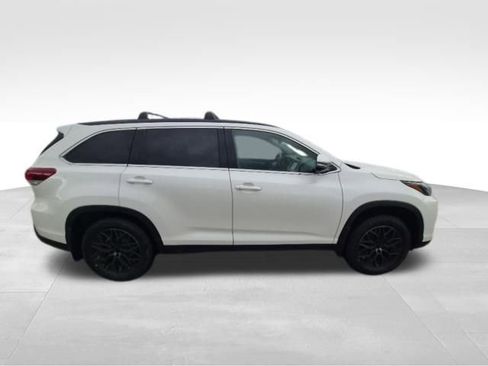 Used 2019 Toyota Highlander SE image 4