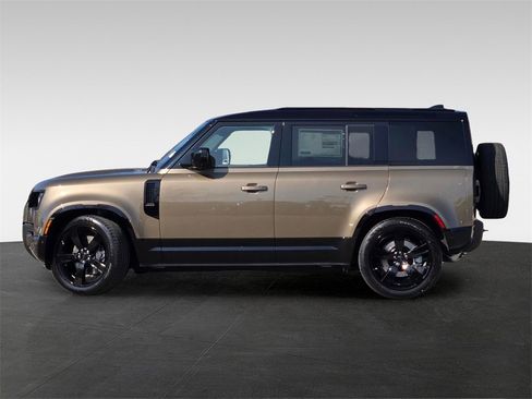 New 2026 Land Rover Defender 110 X-Dynamic SE image 3