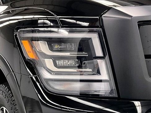 Used 2024 Nissan Titan PRO-4X w/ Pro-4x Convenience Package image 32