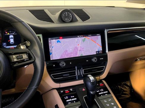 Certified 2023 Porsche Macan AWD/4WD image 16