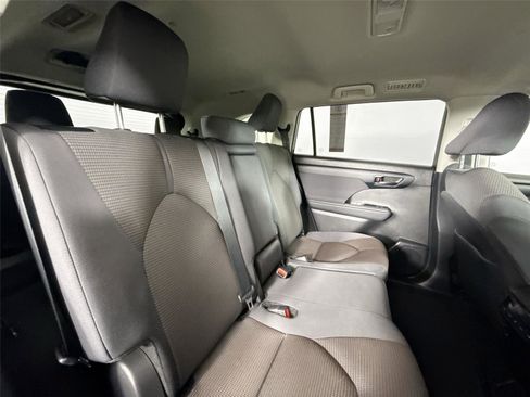 Certified 2024 Toyota Highlander LE image 38