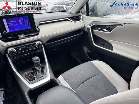 Used 2023 Toyota RAV4 XLE AWD/4WD image 16