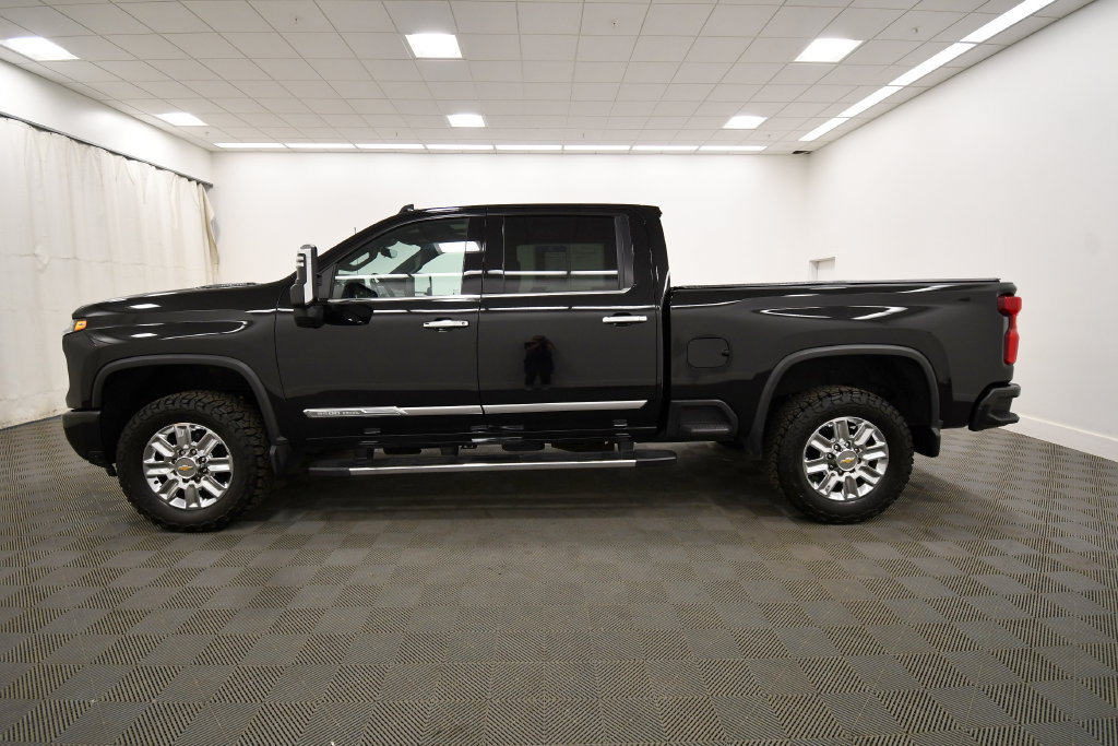 Used 2024 Chevrolet Silverado 3500 High Country w/ High Country Premium Package AWD/4WD image 4