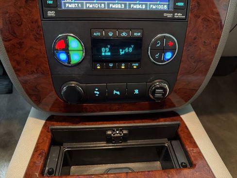 Used 2010 Chevrolet Tahoe LTZ image 18