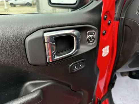 Used 2025 Jeep Wrangler Unlimited Rubicon image 17