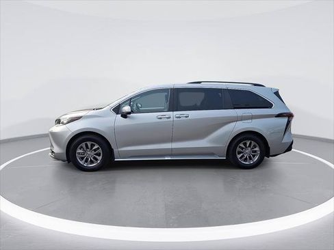 Certified 2023 Toyota Sienna XLE FWD image 6