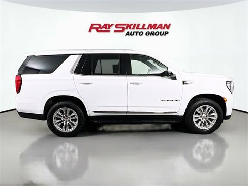 Used 2023 GMC Yukon SLT w/ SLT Premium Package image 8