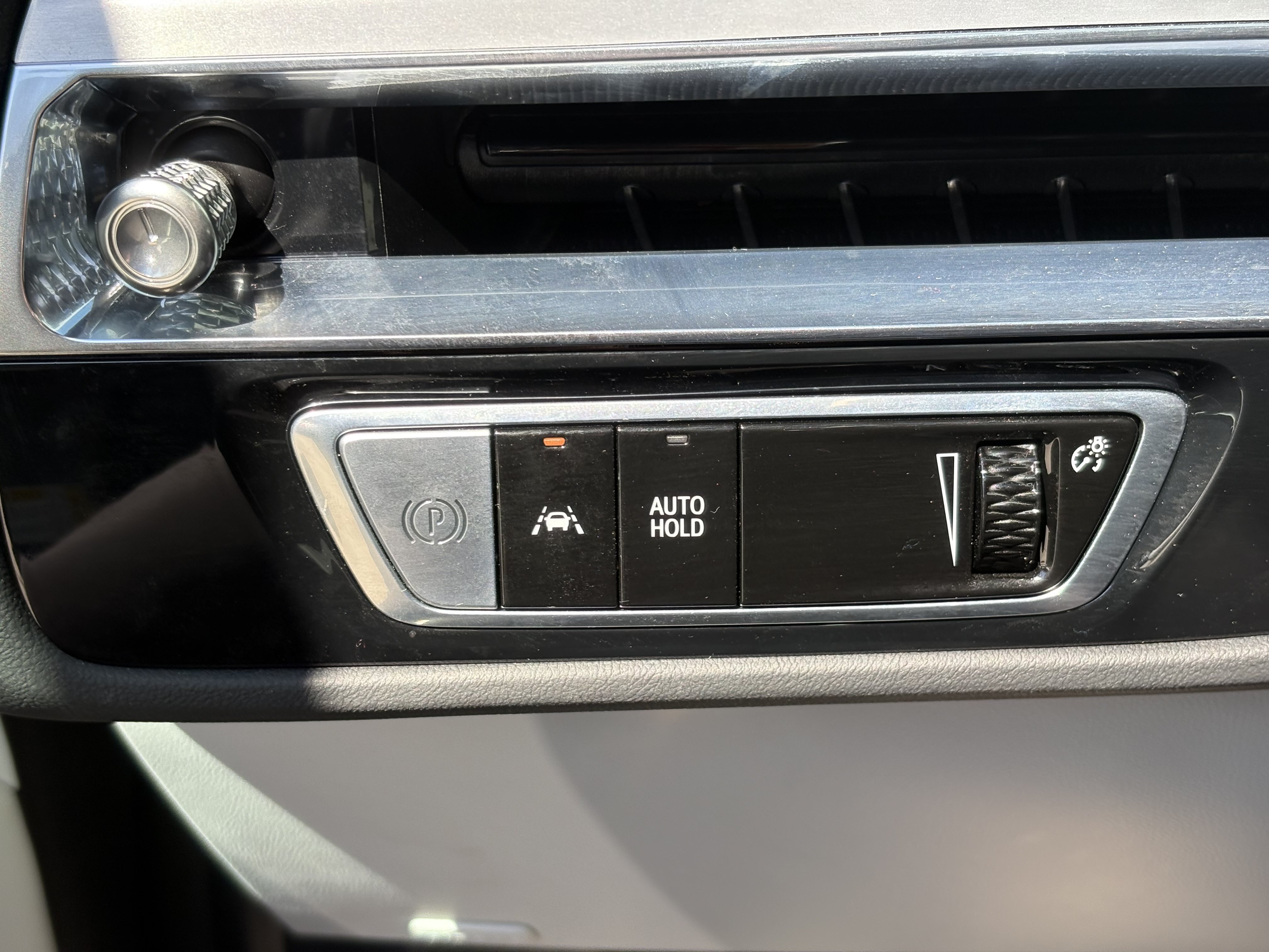 Used 2024 Cadillac Lyriq Luxury AWD/4WD image 29