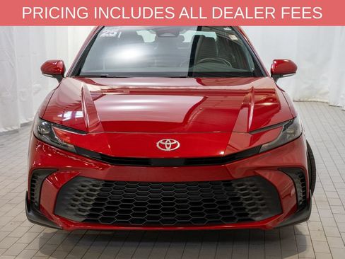 Used 2025 Toyota Camry SE FWD image 2