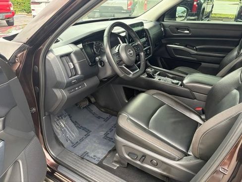 Used 2022 Nissan Pathfinder SL AWD/4WD image 16