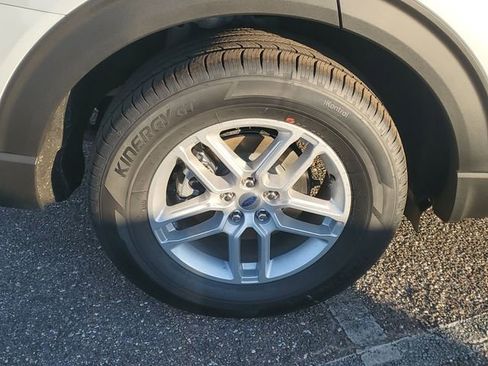 New 2026 Ford Explorer Active image 5