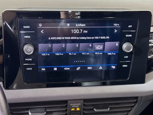 Used 2025 Volkswagen Jetta SE FWD image 12