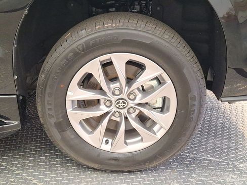 Used 2026 Toyota Sienna XLE FWD image 30