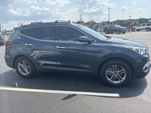 Used 2017 Hyundai Santa Fe Sport FWD image 2
