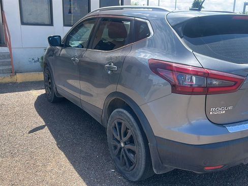 Used 2020 Nissan Rogue Sport SV w/ Technology Package image 3