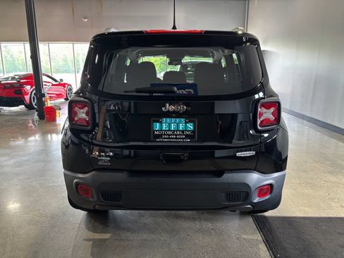 Used 2020 Jeep Renegade Latitude w/ Cold Weather Group AWD/4WD image 6