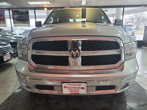 Used 2016 RAM 1500 Classic SLT w/ SLT Plus D￩cor Group image 3
