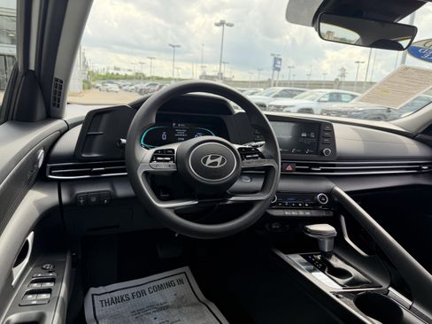 Certified 2025 Hyundai Elantra Hybrid FWD image 22