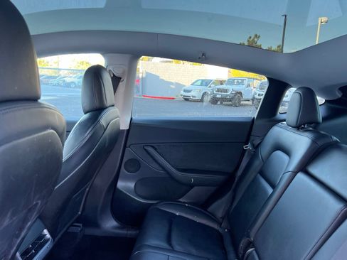 Used 2021 Tesla Model Y Long Range AWD/4WD image 23